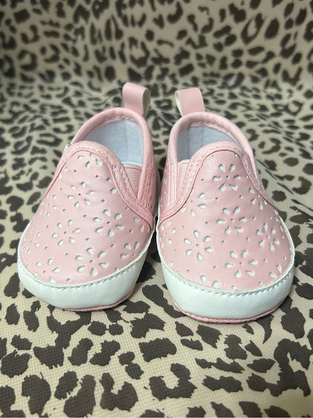 Cat & Jack Pink Floral Eyelet Slip On Crib Shoe
